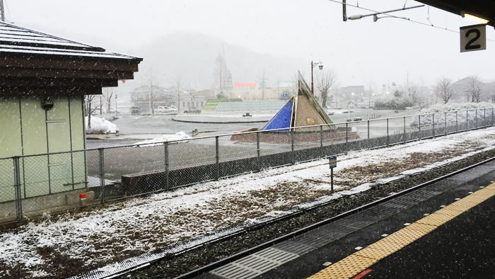 吹雪の江原駅前