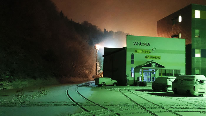 �閾���O�̃z���C�g�s�A